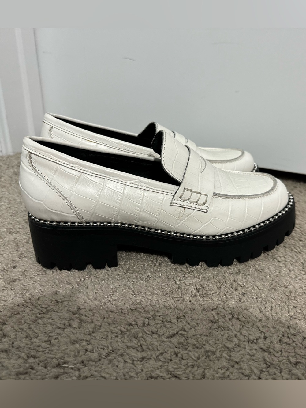 Cool Aqua size 7 Bela white croc embossed platform loafers floor sample new